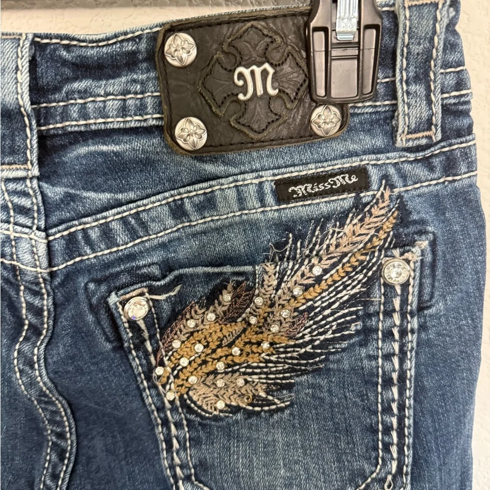 Miss Me Boot Cut Jeans Embroidered & Embellished Crystal Feather Pockets Size 28